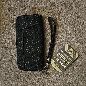 Travelon wristlet wallet. NWT. RFID protected.